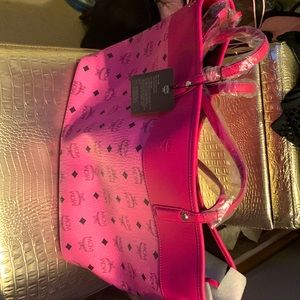 Got pink mcm tote 👜